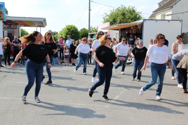 Prestation à la fête de La Rosière à Faremoutiers le 08 mai 2022, photo 112