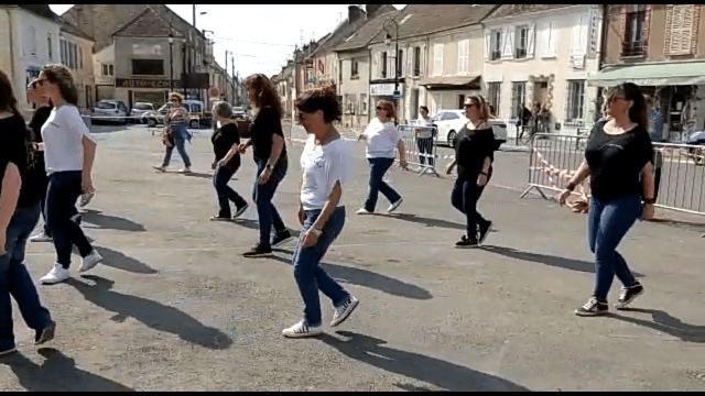 Prestation à la fête de La Rosière à Faremoutiers le 08 mai 2022, photo 191