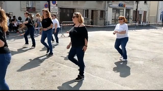 Prestation à la fête de La Rosière à Faremoutiers le 08 mai 2022, photo 193