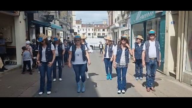 Prestation dans les rues de Coulommiers le 07 mai 2022, photo 2