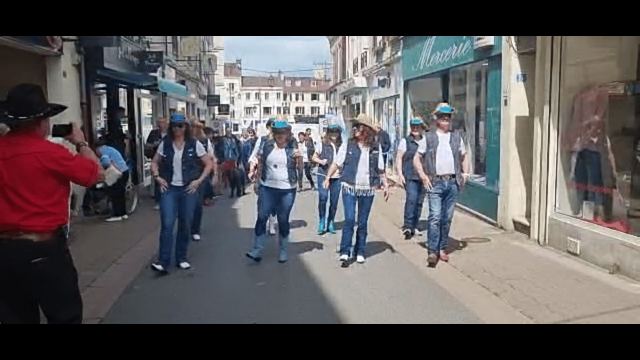 Prestation dans les rues de Coulommiers le 07 mai 2022, photo 4