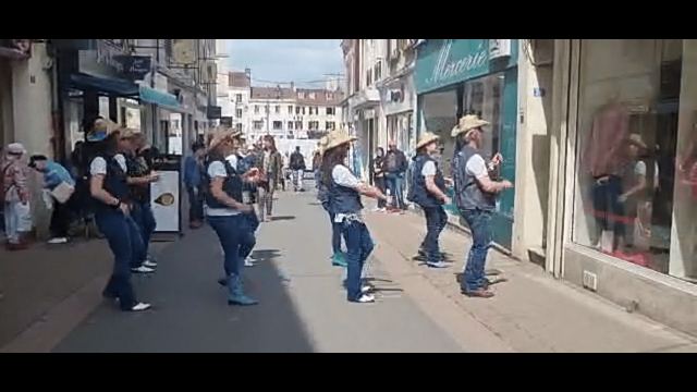 Prestation dans les rues de Coulommiers le 07 mai 2022, photo 5