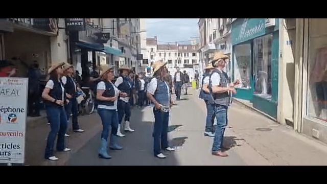 Prestation dans les rues de Coulommiers le 07 mai 2022, photo 6