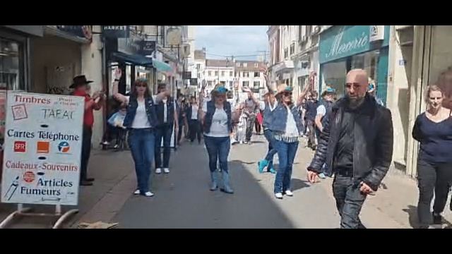 Prestation dans les rues de Coulommiers le 07 mai 2022, photo 9