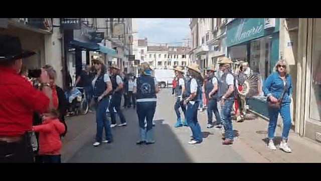 Prestation dans les rues de Coulommiers le 07 mai 2022, photo 10