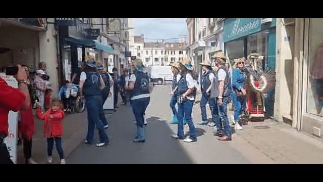 Prestation dans les rues de Coulommiers le 07 mai 2022, photo 11