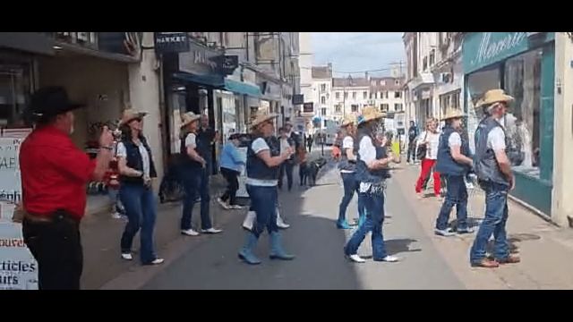 Prestation dans les rues de Coulommiers le 07 mai 2022, photo 12