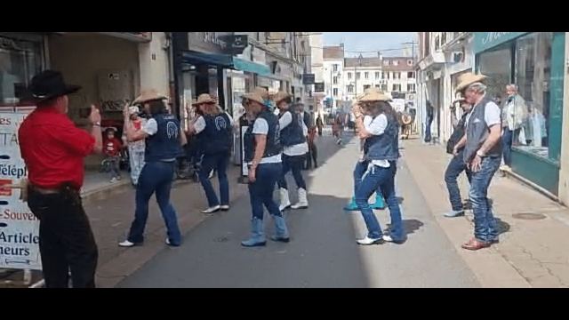 Prestation dans les rues de Coulommiers le 07 mai 2022, photo 13