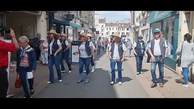 Prestation dans les rues de Coulommiers le 07 mai 2022, photo 14