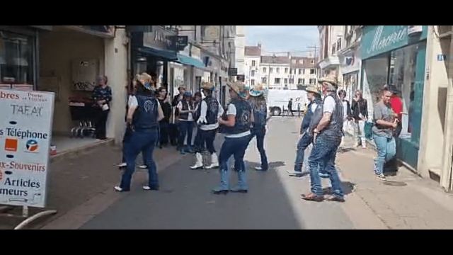 Prestation dans les rues de Coulommiers le 07 mai 2022, photo 16
