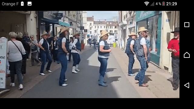 Prestation dans les rues de Coulommiers le 07 mai 2022, photo 17