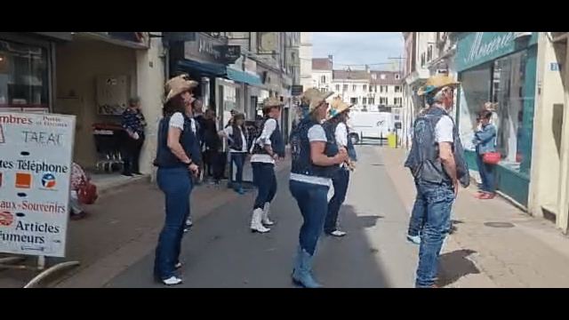 Prestation dans les rues de Coulommiers le 07 mai 2022, photo 18