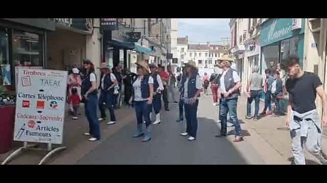 Prestation dans les rues de Coulommiers le 07 mai 2022, photo 26