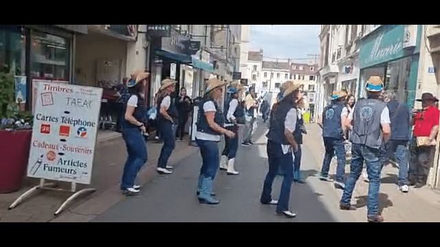 Prestation dans les rues de Coulommiers le 07 mai 2022, photo 27