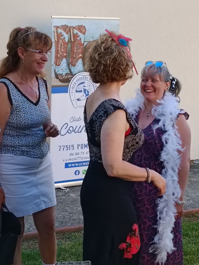Soirée de fin d'année dans le jardin de Cécilia le 24 juin 2023, photo 18