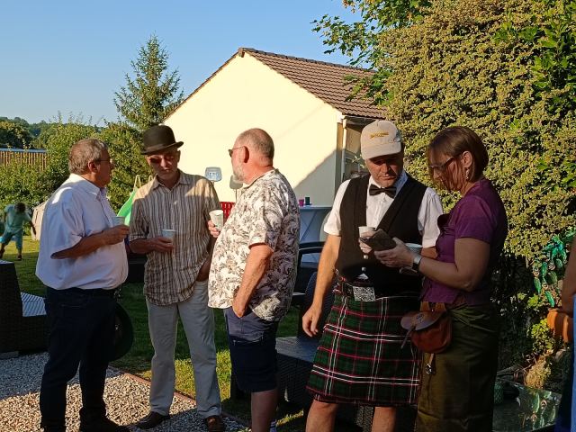 Soirée de fin d'année dans le jardin de Cécilia le 24 juin 2023, photo 28