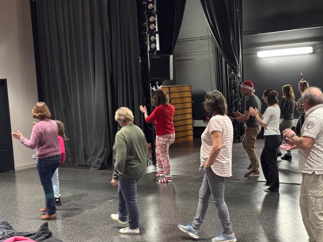 Dernier cours de danse de l'année avec accessoires de Noël !, photo 2